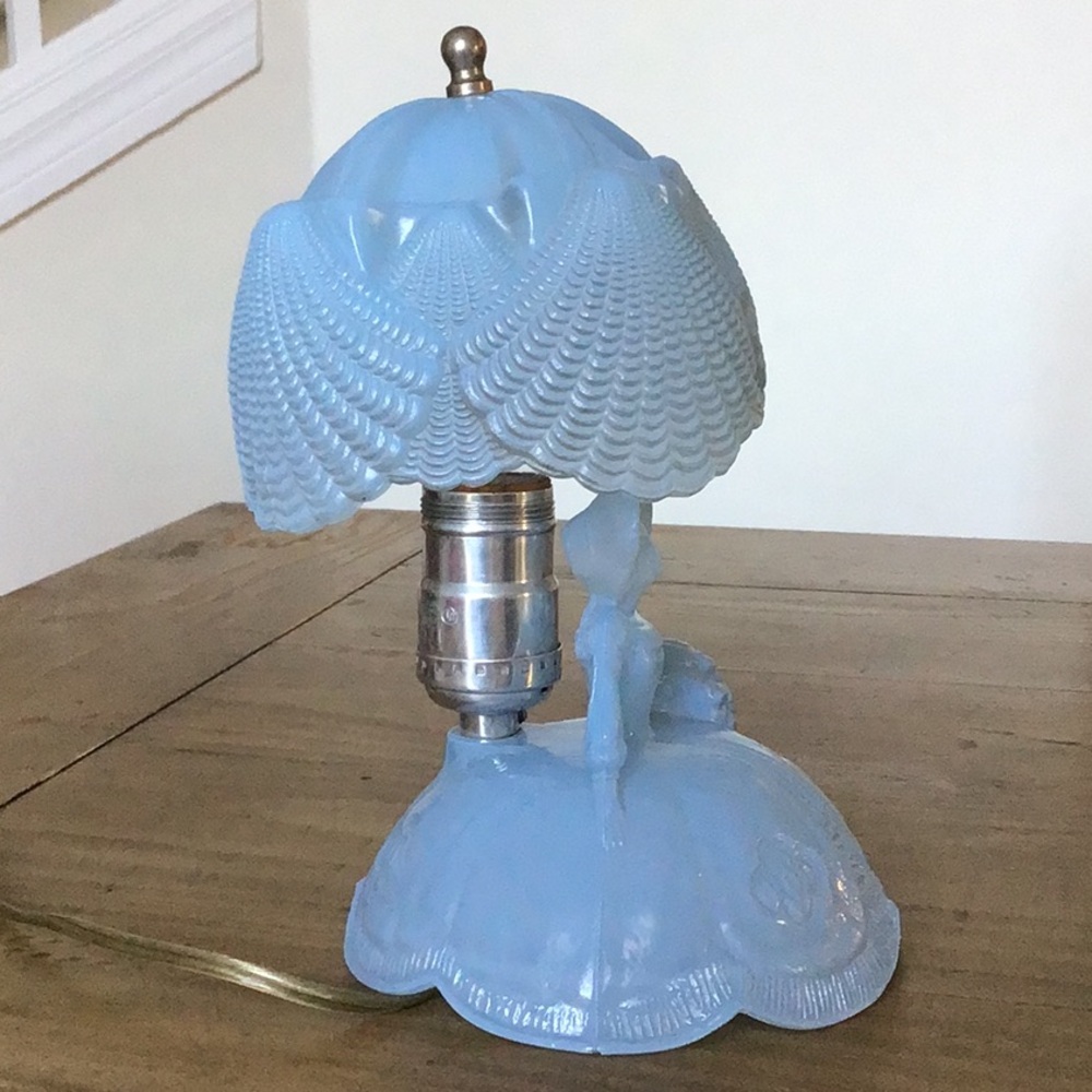 Vintage collectible L.E. Smith "Southern Belle" boudoir lamp. - Picture 6 of 13